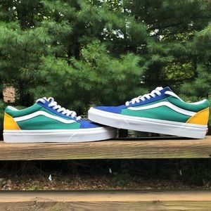 Yacht Club Vans